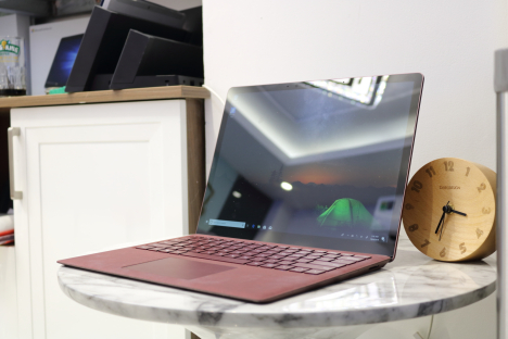 Surface Laptop ( i7/8GB/256GB ) 3